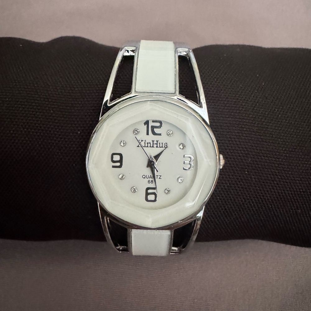 CLEARANCE XinHua White and Silver Quartz Watch
